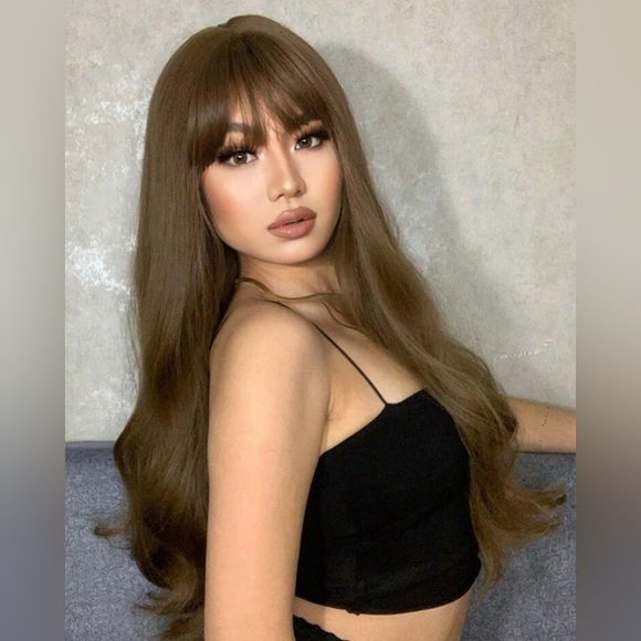 28 Inch Natural Dark Ash Blonde Wavy Long Wig with bangs - Picture 8 of 8